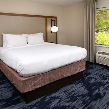 Fairfield Inn & Suites Greensboro Wendover Exterior photo