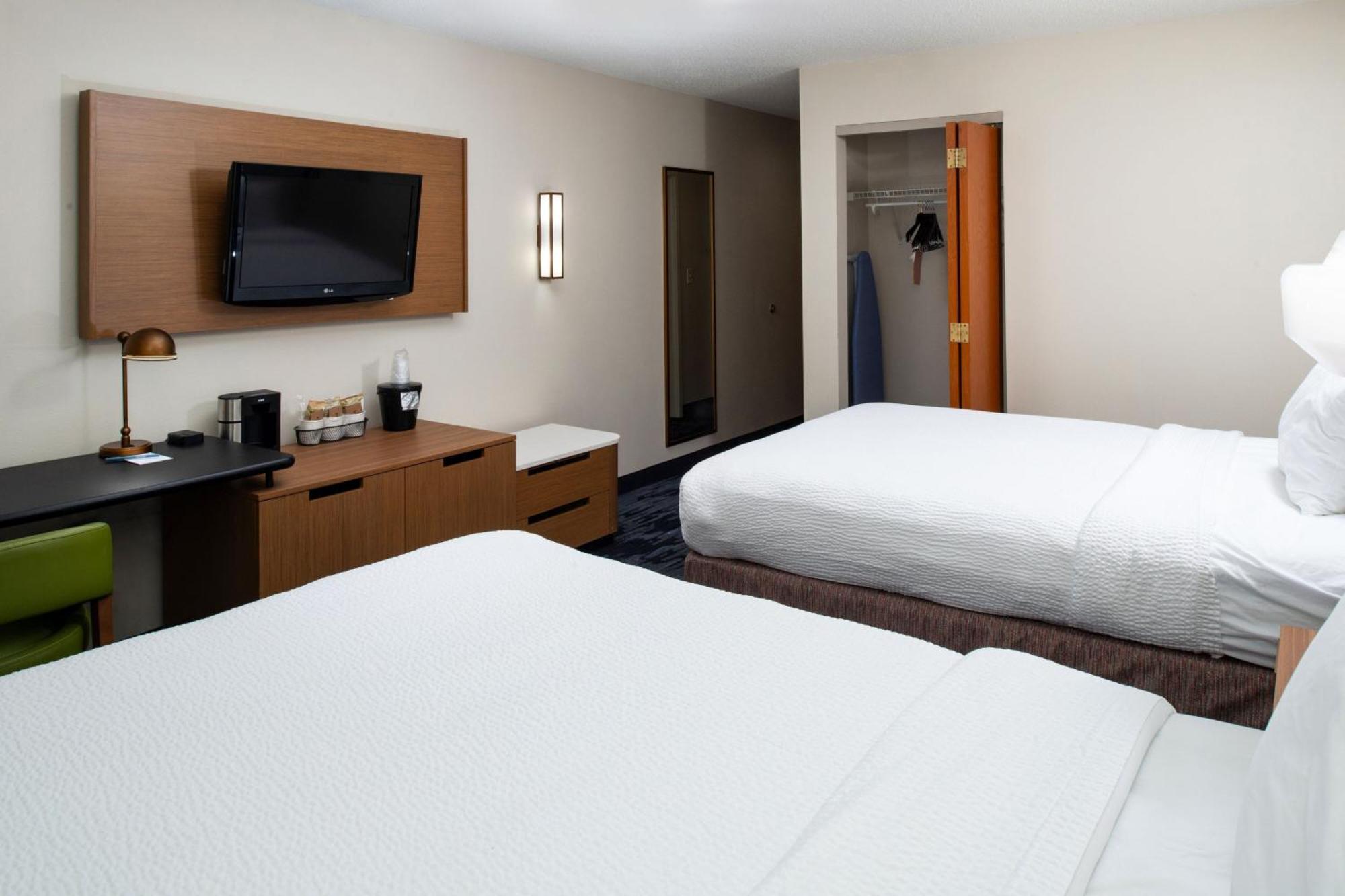 Fairfield Inn & Suites Greensboro Wendover Exterior photo