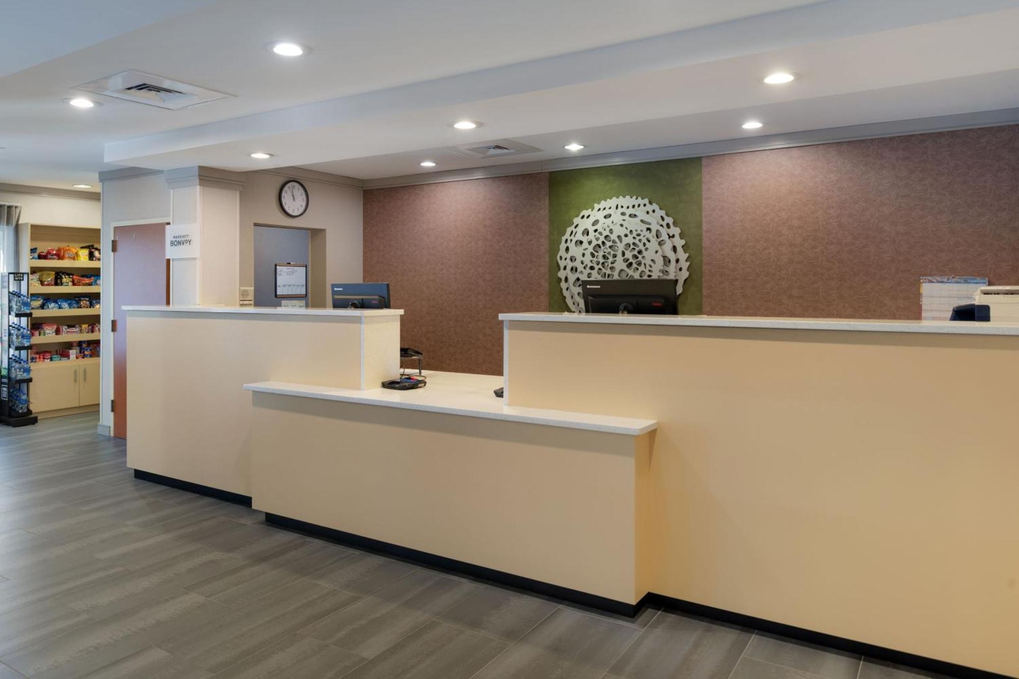 Fairfield Inn & Suites Greensboro Wendover Exterior photo