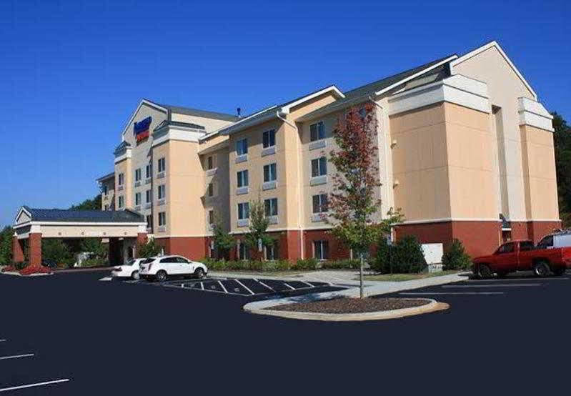 Fairfield Inn & Suites Greensboro Wendover Exterior photo