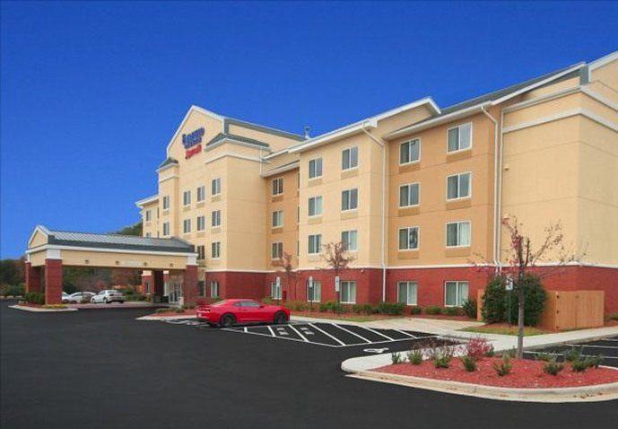 Fairfield Inn & Suites Greensboro Wendover Exterior photo